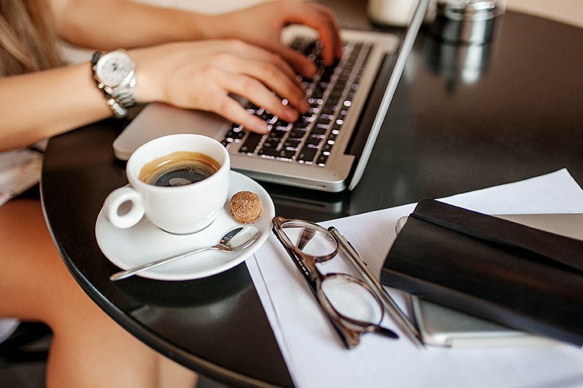 _business-computer-cafe-coffe-laptop_828_552_d